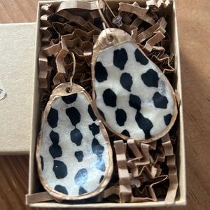 Unique artisan design she'll earrings w/ gold edges and leapard painting